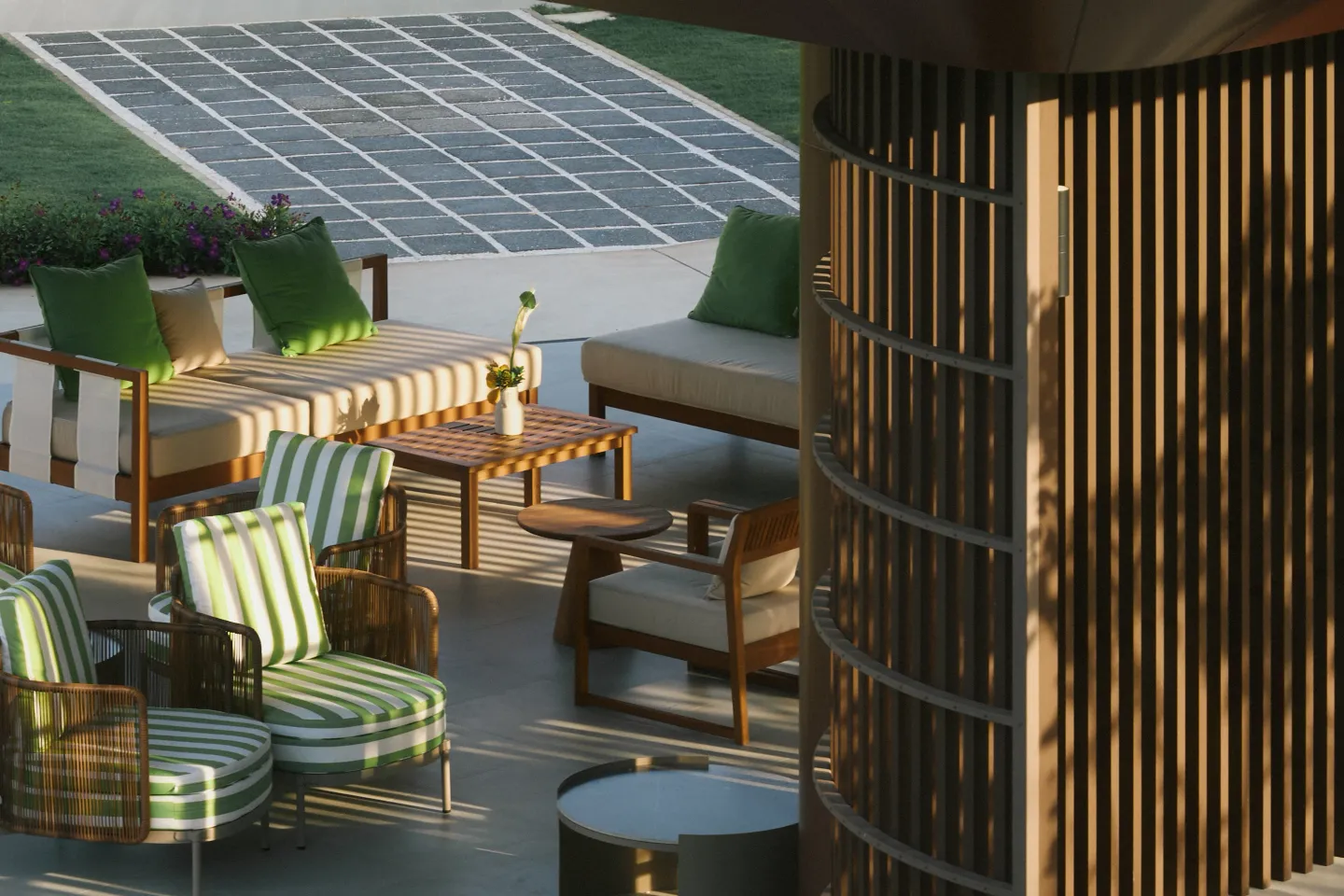 Outdoor Family Space-img